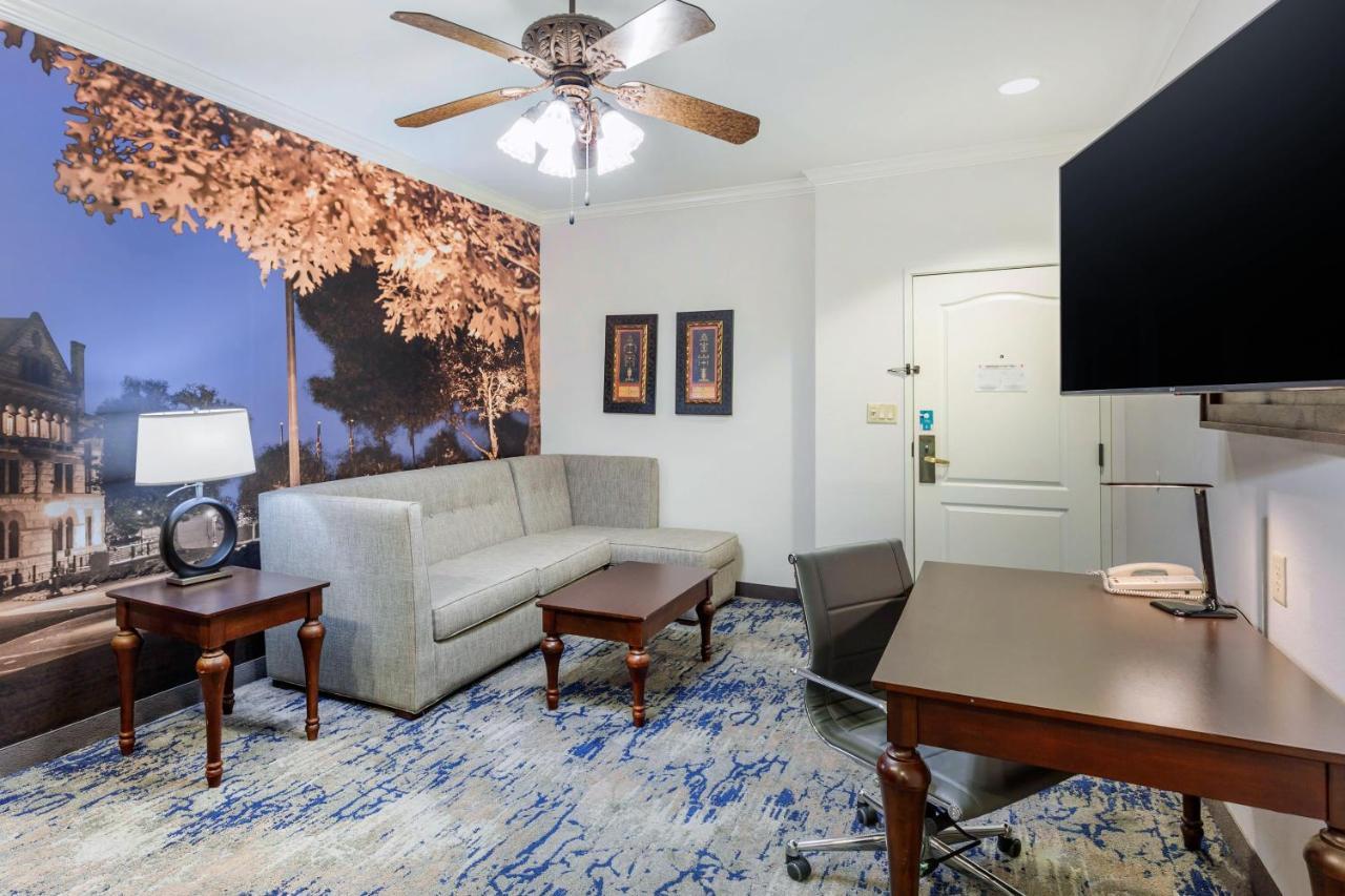 Clarion Pointe Sulphur Springs Exterior foto