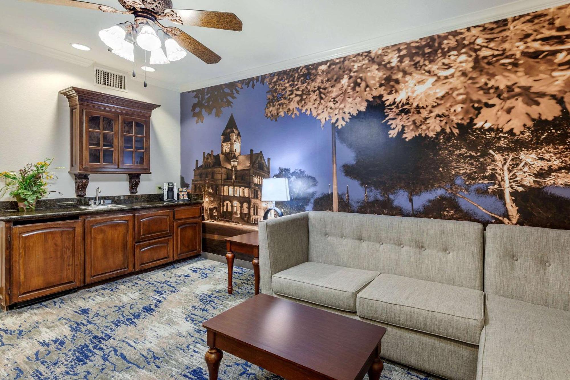 Clarion Pointe Sulphur Springs Exterior foto